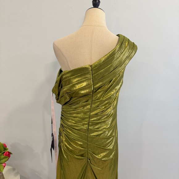 Mac Duggal Metallic Apple Green Off The Shoulder Ruched Waist Slit Gown- Reemoly - threedaughtersproperties.com Mac Duggal Metallic Apple Green Off The Shoulder Ruched Waist Slit Gown- Reemoly - threedaughtersproperties.com